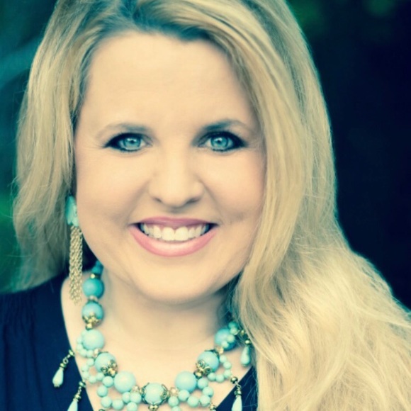 Meet your Posher, Heather - Picture 1 of 1